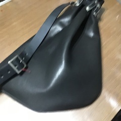 牛革ボディバッグ。未使用新品。の画像