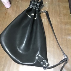 牛革ボディバッグ。未使用新品。