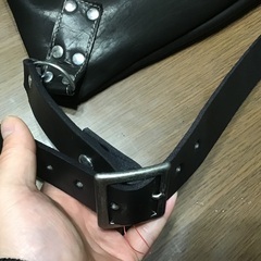 牛革ボディバッグ。未使用新品。の画像