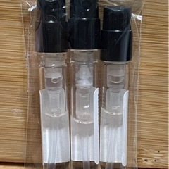 ジョーマローン サンプル 香水 新品ですが黒のスプレーの部分が外...