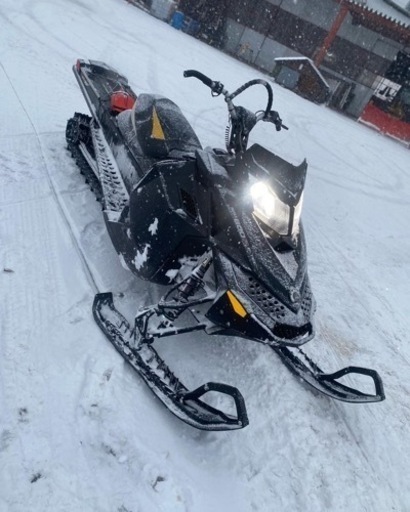 スノーモービル