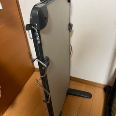 東芝製のズボンプレッサーです。の画像