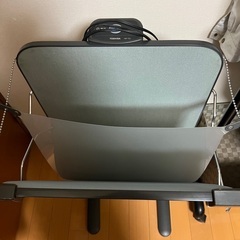 東芝製のズボンプレッサーです。の画像