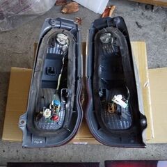 グランビア中期型テールランプ1式 (トランス) 麻生の外装、車外