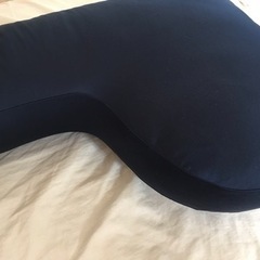 ニトリ　頭も支える抱き枕の画像