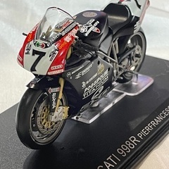 ixo 1/24 DUCATI 998R PIERFRNCESC...