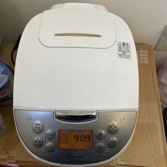 【1月16日14時頃neko様にお引渡し】炊飯器5.5合　TOS...
