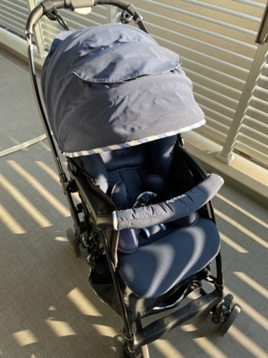 ※美品　アプリカ　ラクーナエアー　ベビーカー