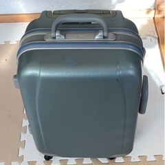 スーツケース差し上げます。