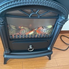 ニトリの暖炉風の電気ストーブですの画像