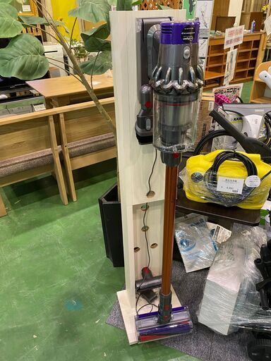 【愛品館八千代店】DysonコードレスサイクロンクリーナーV10Fluffy充電スタンド付