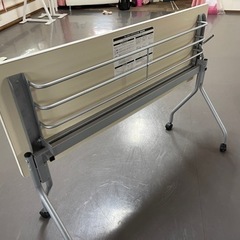 フォールディングデスクの画像