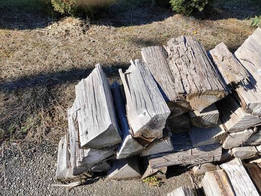 処分 ヒノキ 杉 乾燥済み 薪 大中割り ダンプ10台分 県内配送費込み 35万