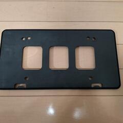 【美品】自動車ナンバープレートブラケットの画像