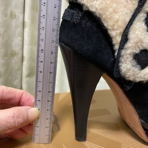 UGGショートブーツ