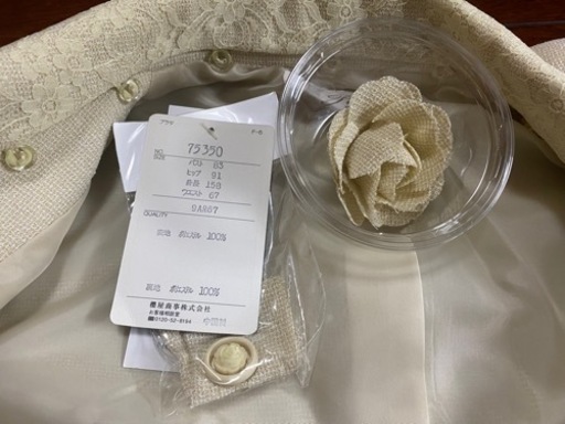 フォーマルスーツ　上下セット　結婚式　入学式　卒業式　コサージュ　オフホワイト