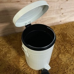 ● ゴミ箱、ペダル付きの画像