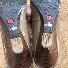 アンリーフ パンプス 24cmの画像