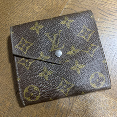 ヴィトン二つ折り財布