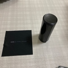 マークバイマークジェイコブスのメガネケースとメガネ拭きの画像