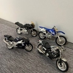 バイクのミニレプリカ4台セットで