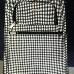 キャリーバッグ　（タイヤ故障）