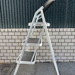 1/4に引取り可能な方限定 安全脚立の画像