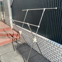 1/4引取り可能な方限定 伸縮調整機能付き多機能ダブルバー物干しラックの画像