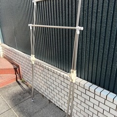 1/4引取り可能な方限定 伸縮調整機能付き多機能ダブルバー物干しラックの画像