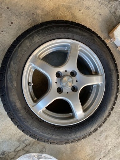 ピレリスタッドレスタイヤ　14インチ　4本セット