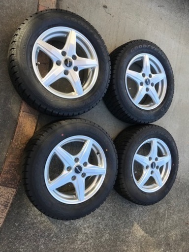 スタッドレスタイヤ/ホイール4本セット　195/65R15 セレナ装着可