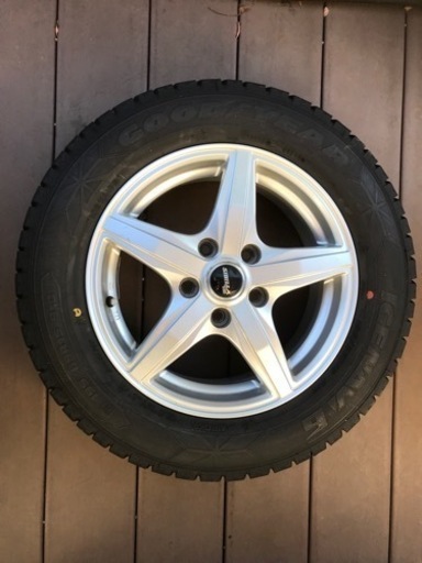 スタッドレスタイヤ/ホイール4本セット　195/65R15 セレナ装着可