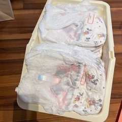 子供用おむつLサイズ35枚 ＋ 収納ケースの画像