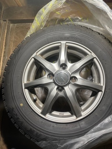 スタッドレスタイヤ4本　145/80/R13 (キャストに着用)