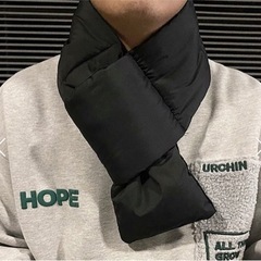 ⭐️【新品】男女兼用中綿マフラー（ポケット付き）黒
