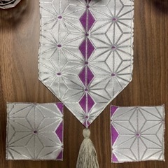 テーブルランナースリム　タッセル付き　コースター2枚　ハンドメイドの画像