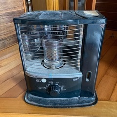 古い石油ストーブ