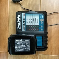 マキタ　サイクロン掃除機　純正バッテリー付きの画像