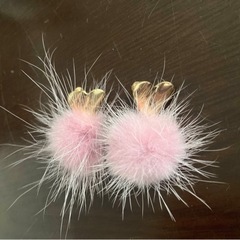 【他のアクセとのまとめ買い歓迎】ポンポンイヤリング
