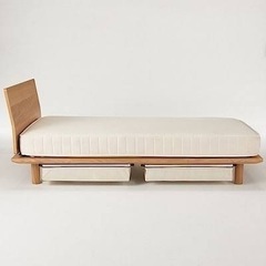 無印良品の木製ベッドフレーム、マットレス、収納引き出し