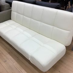 変形可能な3人掛けのリクライニングソファーベッドです！
