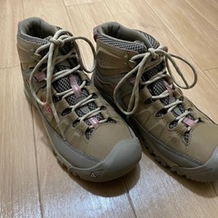Keen 新品　女子登山靴