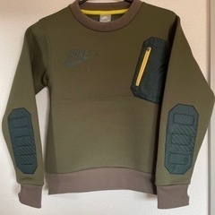 NIKE長袖トレーナー（140cm）親指穴あき