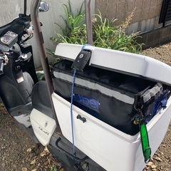スクリーンに傷があるため値下げしました！フードデリバリーで大活躍！！　ウーバーイーツのバック、スマートフォンホルダー付き！　ヤマハ　GEAR パーキングスタンド　ルーフキット付き！の画像