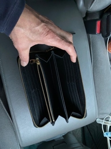 ビトンの財布です、約3年前の購入、ほとんど使ってません、