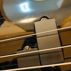 ベースアンプとバイオリンベースのセット（シールド付）の画像