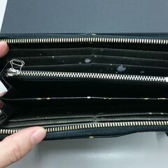 値下げしました！DIESELメンズ財布　箱付きの画像
