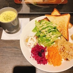 仕事終わりにカフェ行きませんか？🐰🍕🍰☕️