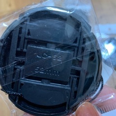 カメラレンズの蓋　11個　ストラップ付きの画像