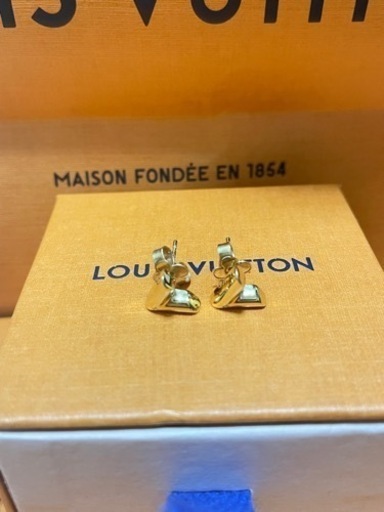 ルイ・ヴィトン スタッズ イヤリング エッセンシャルV